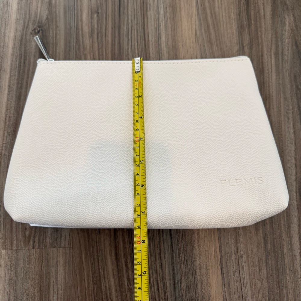 Elemis White Cosmetic Pouch with Face Towel - Picture 8 of 9